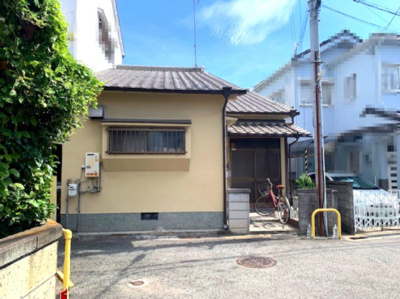 【前面道路含む現地写真】 | 松原市河合1丁目　古家付売地 | 幼稚園や小学校が徒歩10分圏内！周辺には広々とした公園が多数ありのびのび遊べます。