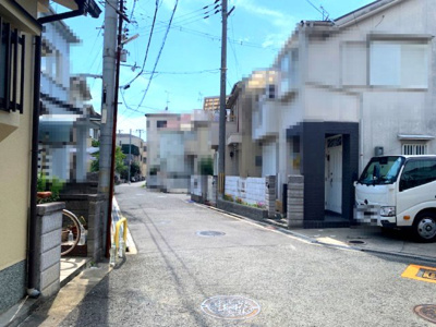 【前面道路含む現地写真】 | 松原市河合1丁目　古家付売地 | 北側・幅員約4.5ｍの道路に面しています。現地へご案内いたしますので、お気軽にお電話下さい！