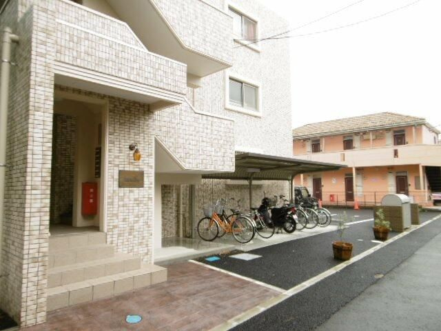 相模原市緑区元橋本町の賃貸マンションのエントランス