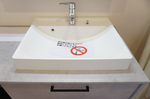 草加市柳島町 新築分譲住宅の独立洗面台