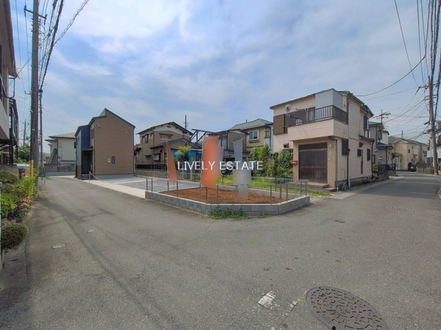 草加市柳島町 新築分譲住宅の前面道路含む現地写真