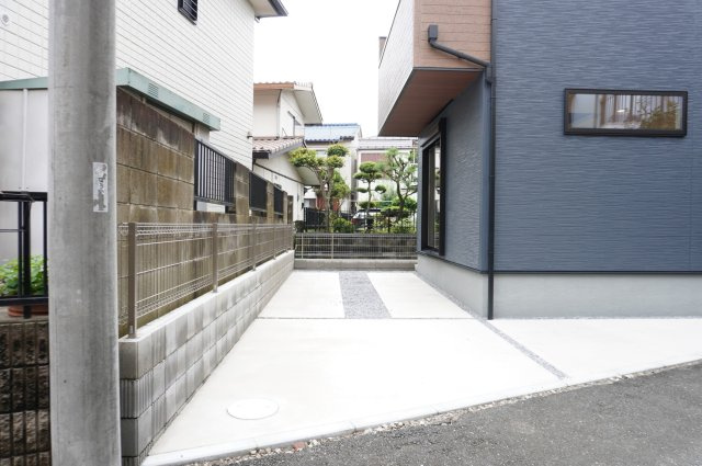 草加市柳島町 新築分譲住宅の駐車場