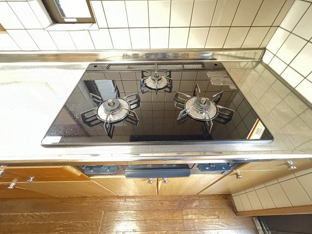 奈良県高市郡高取町清水谷のキッチン|ガスコンロ3口