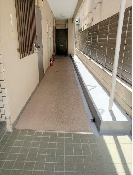 中野区中野２丁目の賃貸マンションのエントランス
