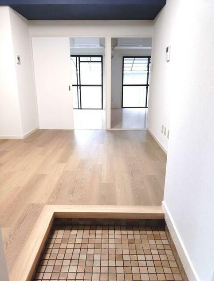中野区中野２丁目の賃貸マンションの玄関