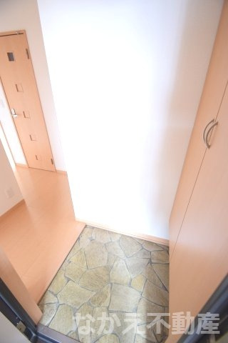 【玄関】 | 収納もある玄関です