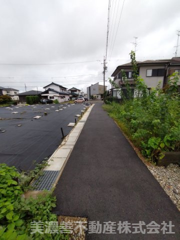 ６６３９９　岐阜市鏡島中土地の前面道路含む現地写真|東側から