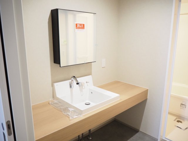 坂井市三国町新宿　フルリノベーションハウスの独立洗面台