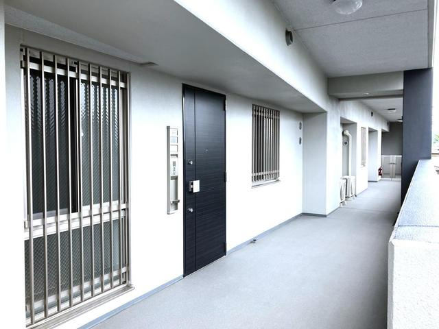 レーベンリヴァーレ坂戸リッツの玄関