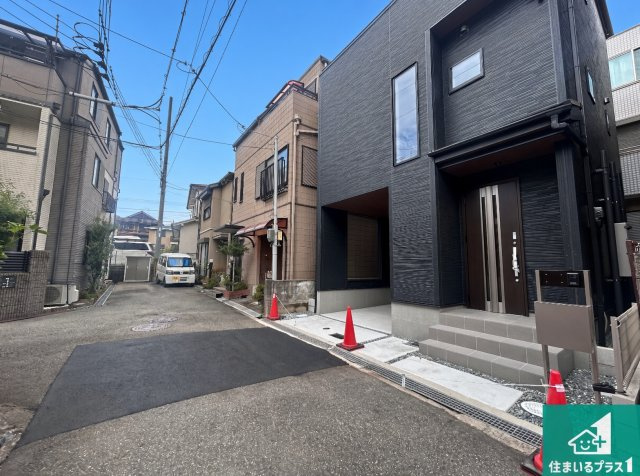 ■19日(土)～23日(祝)現地ご見学可能！　西宮市生瀬東町　第5期　限定1邸の前面道路含む現地写真|周辺は閑静な住宅街！前面道路広々で車の出し入れも便利です。駐車が苦手な方でも安心して車庫入れできます！