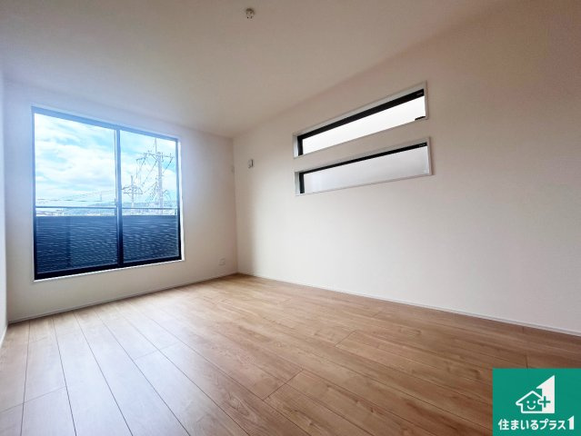 ■3日(土)4日(日)現地ご見学可能！　西宮市生瀬東町　第5期　限定1邸の洋室|シンプルな洋室は、自分好みのインテリアが楽しめます♪ご家族とインテリアや家具を選びに行くのは入居時の醍醐味の一つです。ぜひお楽しみください♪
