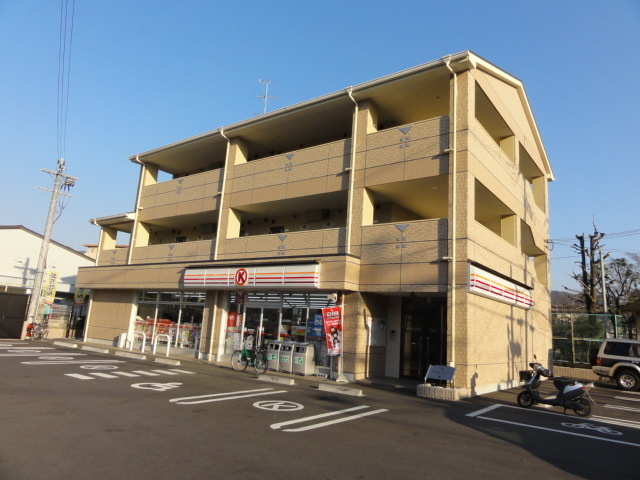 クリスタル　レジデンスの外観