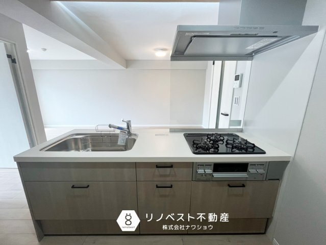 小阪ハイライフのキッチン|グリル付き3口コンロ◎
シンクやも大きく洗い物もしやすいですね♪