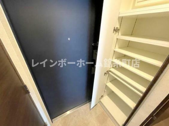 アメニティ市川nextの玄関