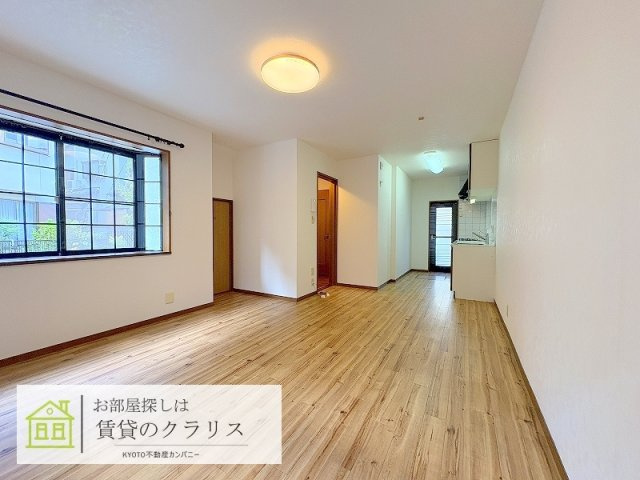 嵐山薬師下町（ガレージ付き）貸家の居間・リビング