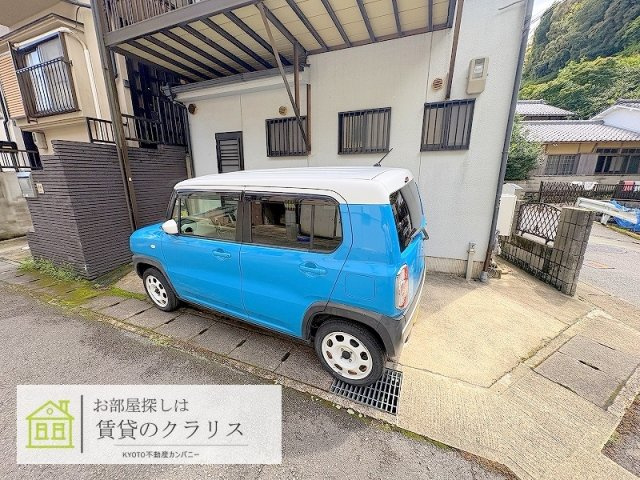 嵐山薬師下町（ガレージ付き）貸家の駐車場