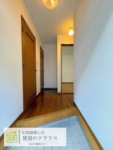 嵐山薬師下町（ガレージ付き）貸家の玄関