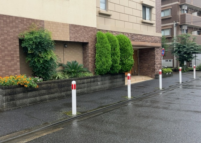 【庭】 | フェリズ淵野辺 | 庭のある家に住むことのメリットとして、子どもたちの遊び場を確保できること、ガーデニングや家庭菜園を楽しめること、明るさを確保できることがあります。また、配置を工夫することでプライバシーが確保できます。