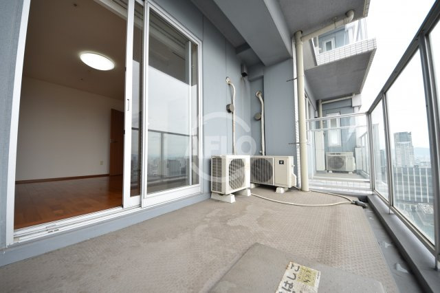 ディーグラフォート大阪NYタワー肥後橋　西船場小学校区のバルコニー|ディーグラフォート大阪NYタワー肥後橋　バルコニー
