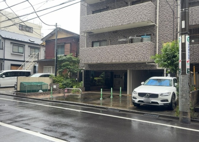 【外観】 | メゾンエクレーレ相模原イースト | 外観はマンション管理がされているかの目安になります。築年数が古いと、壁面は劣化してひび割れが生じることも！建物が古びていても細かいところが修繕されていると、きちんと管理されているなぁと感じるでしょう。