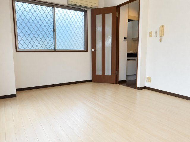千葉市中央区新千葉２丁目の賃貸マンションの居間・リビング
