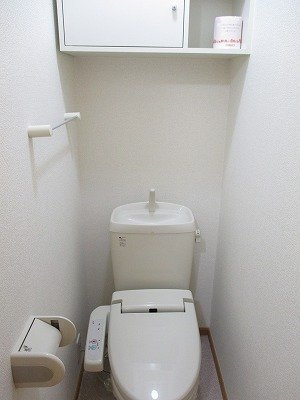 【トイレ】 | メゾン・ド・アンソレイエ | 清潔感のあるトイレです