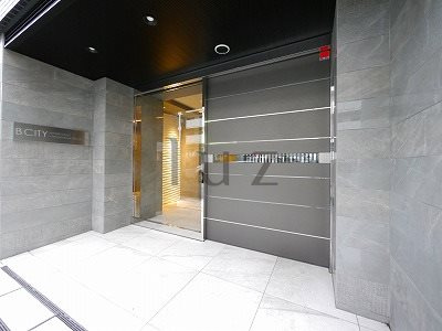 シーネクス東神奈川のエントランス