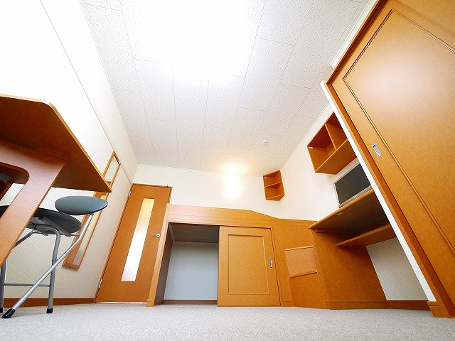 レオパレスナップ　シャンブルの洋室|明るい洋室です