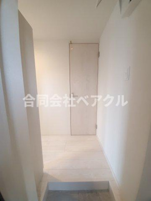 【玄関】 | ハーモニーテラス深草佐野屋敷町 | 収納もある玄関です