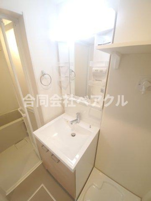 【独立洗面台】 | ハーモニーテラス深草佐野屋敷町 | 朝の支度にも助かる、独立の洗髪洗面化粧台