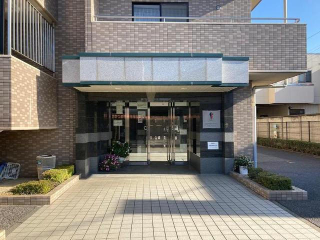 グランステージ坂戸のエントランス