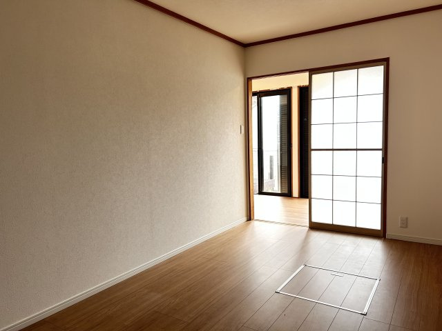 【洋室】 | 手鎌売家 | 日当たり・通風良好！お子様のお部屋にもおすすめの洋室