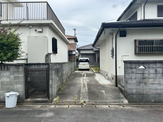 【駐車場】 | 手鎌売家 | お車を所有の方も安心！敷地内に駐車場を完備しています