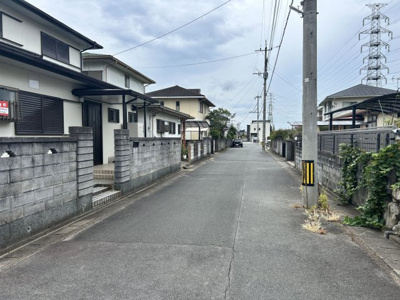 【前面道路含む現地写真】 | 手鎌売家 | 落ち着いた住環境！前面道路の交通量が少なく運転も安心です