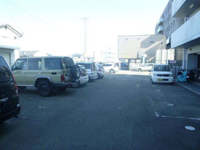 アジュール飾磨の駐車場
