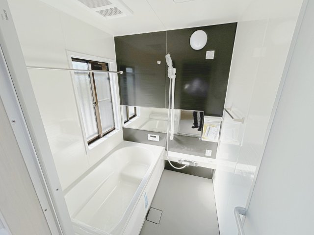 山口市黒川　戸建ての浴室|ユニットバスは新品交換済です。窓もついており、換気のしやすいお風呂です。