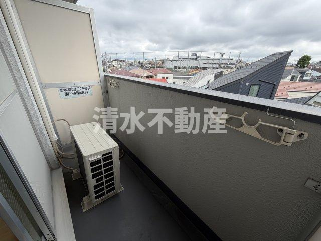 メゾンエクレーレ江古田のバルコニー|画像は4階別部屋の参考写真となります。