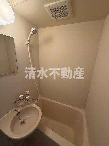 メゾンエクレーレ江古田の浴室|画像は別部屋の参考写真となります。