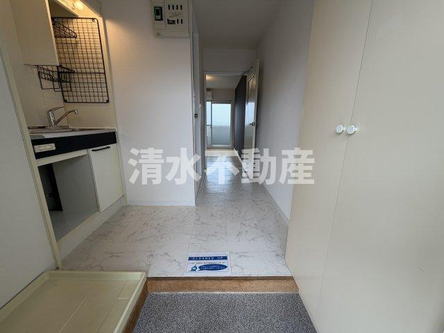 メゾンエクレーレ江古田の玄関|画像は別部屋の参考写真となります。