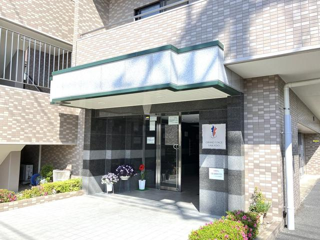 グランステージ坂戸のエントランス