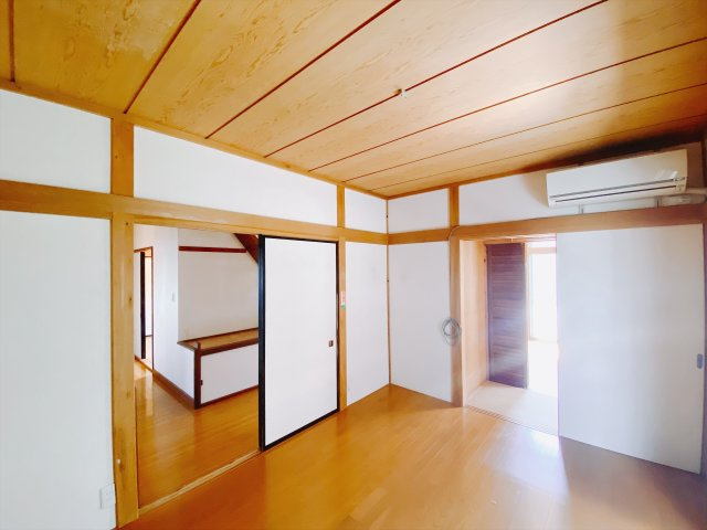 【中古戸建】前橋市下川町の洋室|■洋室｜ナチュラルカラーの床です。模様替えなどとても楽しく工夫できます♪陽当たり、風通しもとても良いので毎日快適な生活スタートです！子供部屋にも良いですね♪