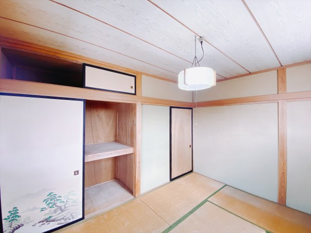 【中古戸建】前橋市下川町の和室|■和室｜和室を書斎にしたり、冬にはコタツを敷いて家族みんなで年越しをするのもいいですね。家族みんなのお気に入りの空間になります♪