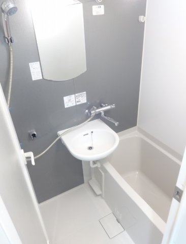 ルーブル上鷺宮の浴室|他部屋の参考写真です