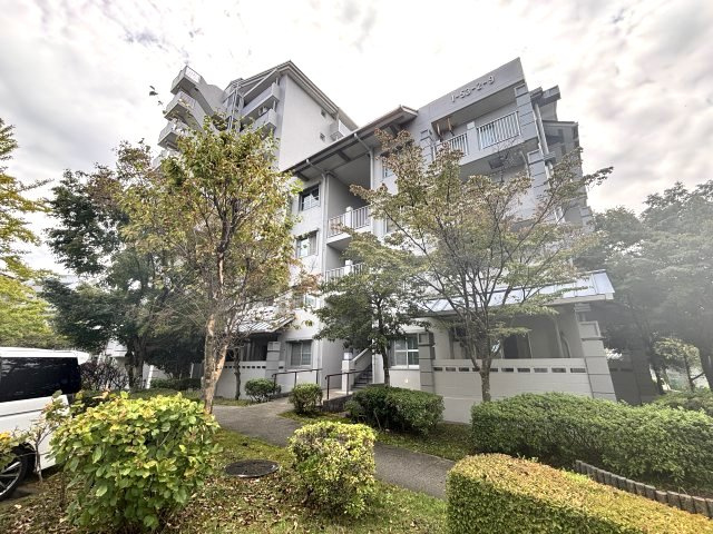 建物北側からの外観です　2021年大規模修繕工事履歴がありきれいです