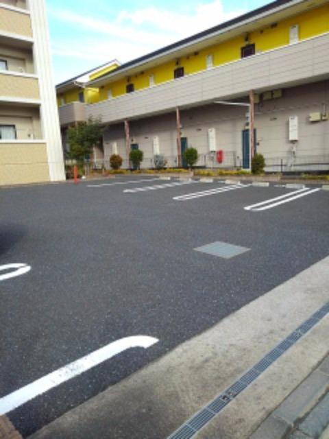 プレインステージの駐車場