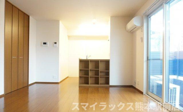 熊本市中央区帯山２丁目のアパートの居間・リビング