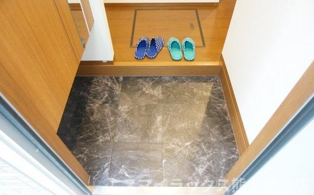 熊本市中央区帯山２丁目のアパートの玄関