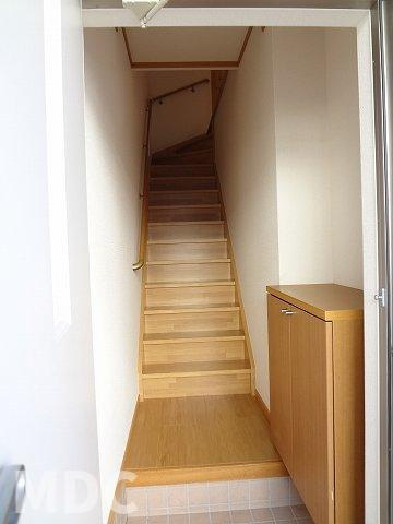 板野郡藍住町矢上字原のアパートの玄関