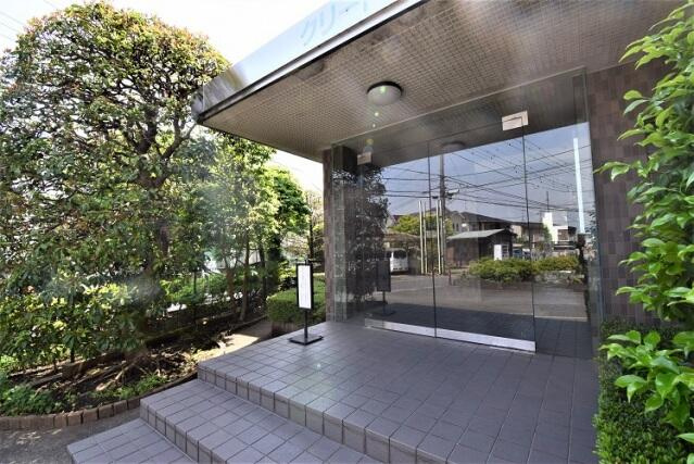 川崎市多摩区菅城下の賃貸マンションのエントランス