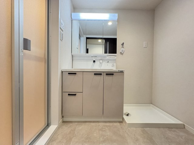 「西向日」駅徒歩１2分◆７階部分最上階角部屋の３ＬＤＫ住戸◆オークリッチむこうまちの洗面所|洗面室